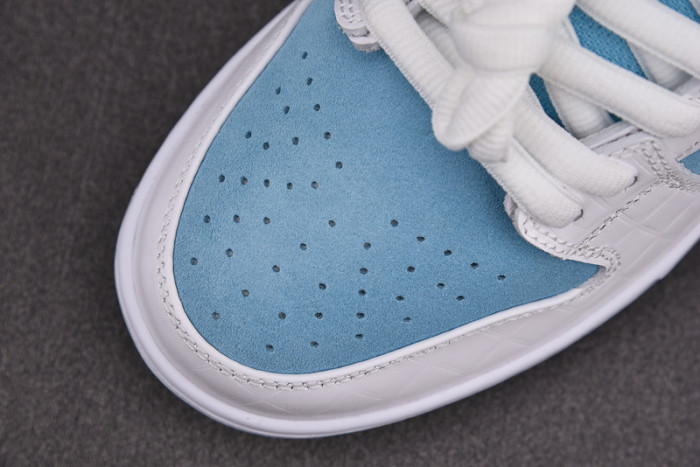 How the FTC x Nike SB Dunk Low DH7687-400