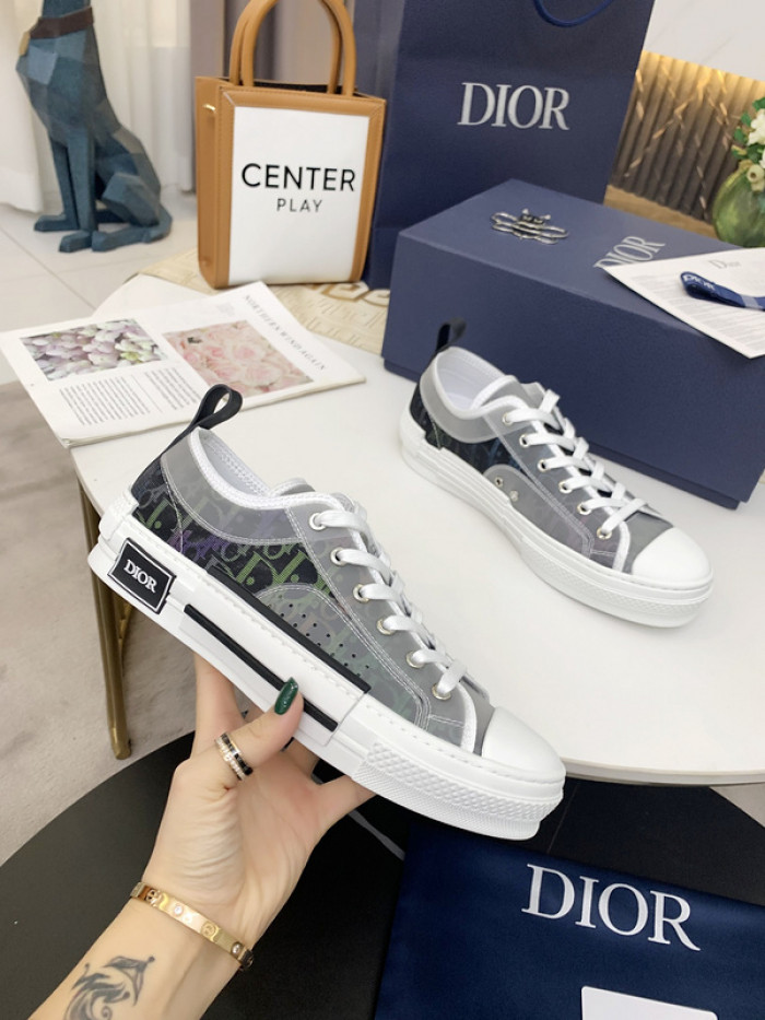 D10R B23 Oblique Low Top Sneaker