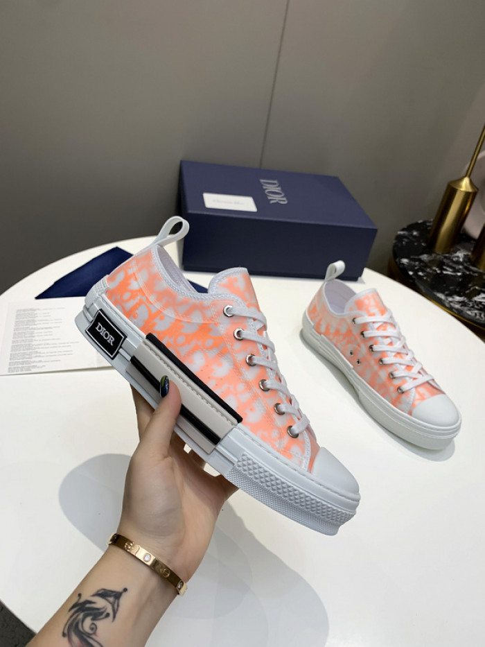 D10R B23 Oblique Low Top Sneaker