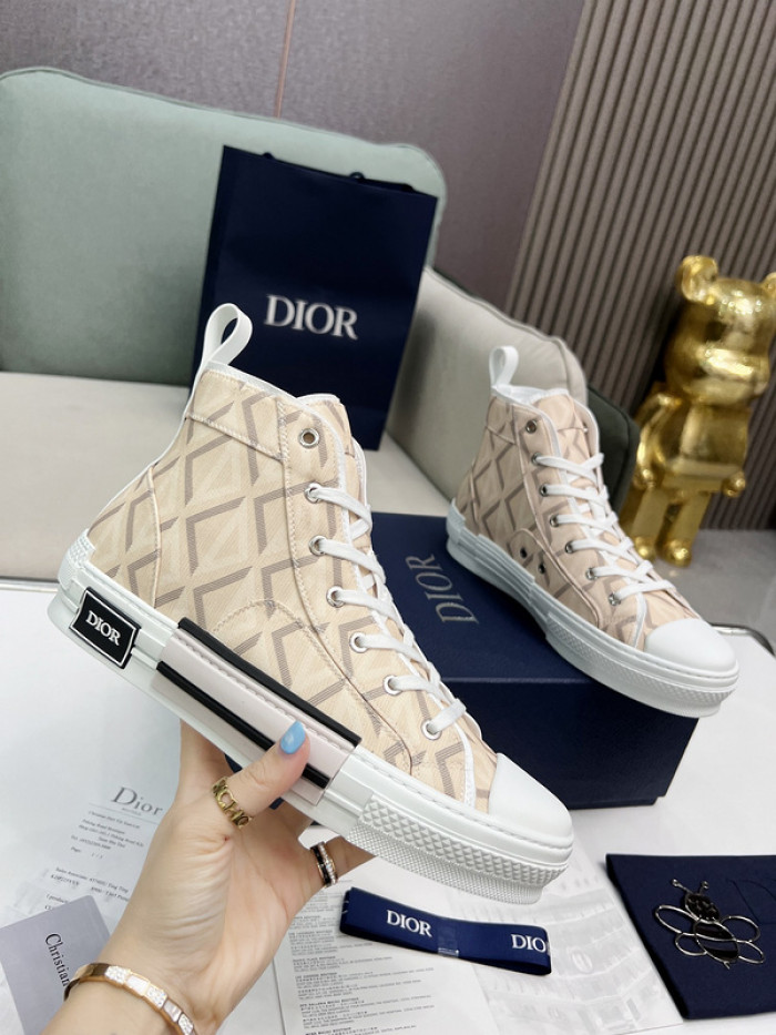 D10R B23 Oblique High Top Sneaker
