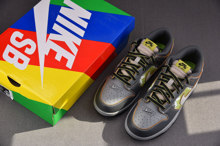 Nike SB Dunk Low HUF Wait, What!? (Friends and Family) FD8775-002