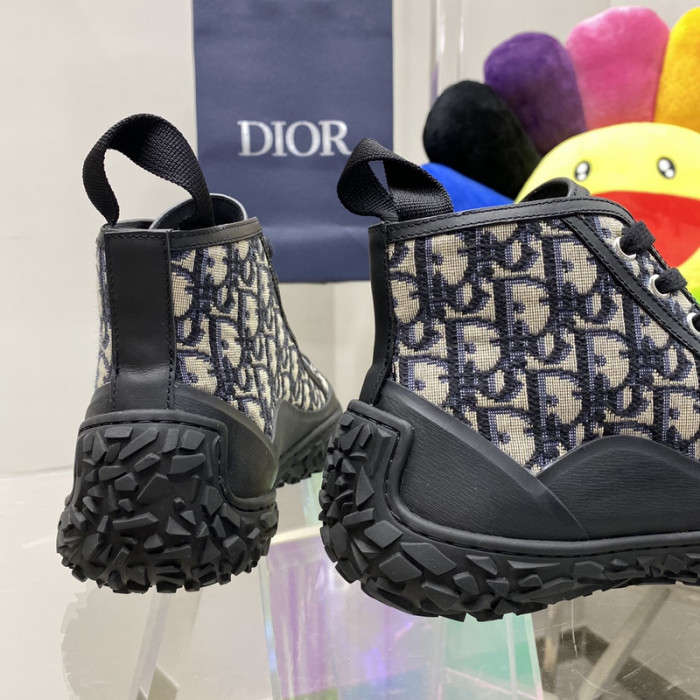 D10R SNEAKER