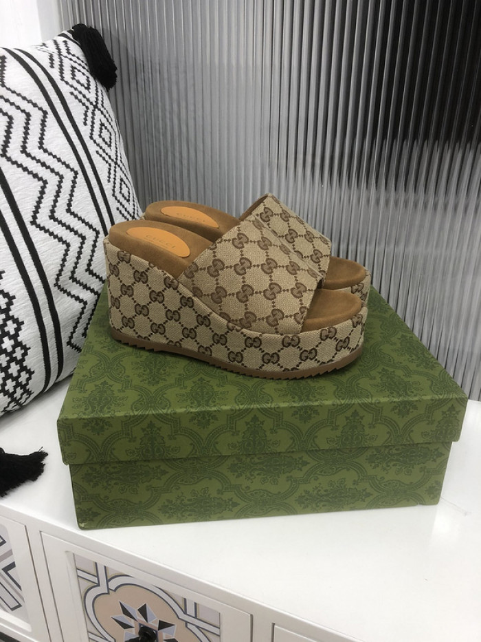 Gu66 SLIPPERS
