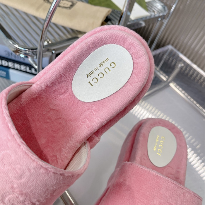 Gu66 SLIPPERS