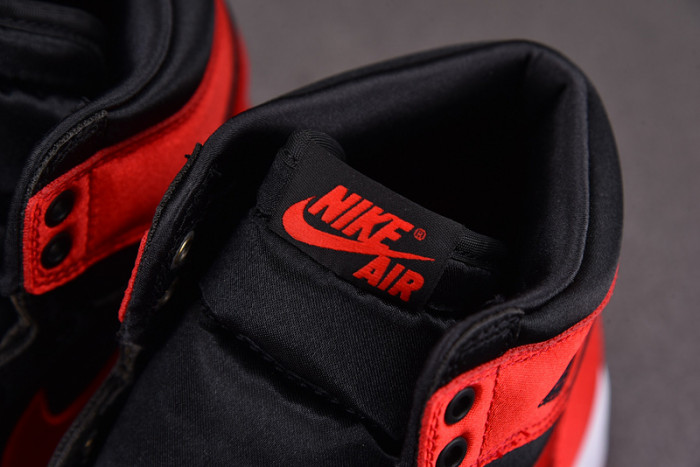 Air Jordan 1 Retro High OG Satin Bred FD4810-061