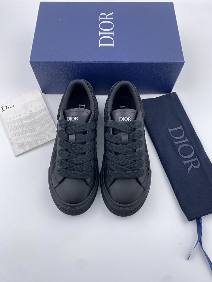 D10R B33 Sneaker