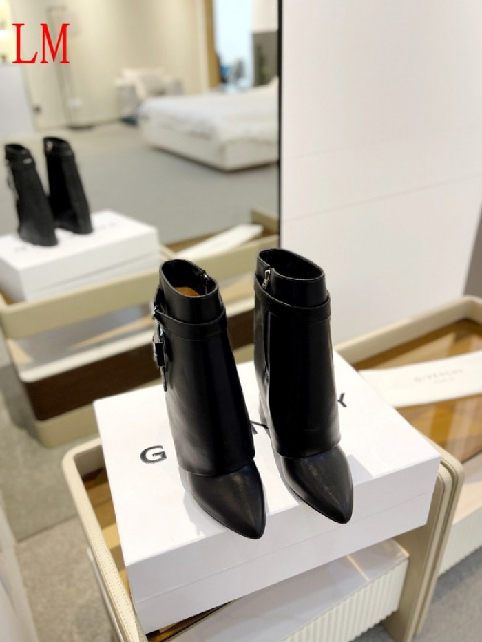 G1VENCHY BOOTS