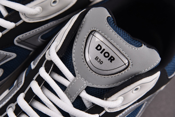D10R B30 SNEAKER
