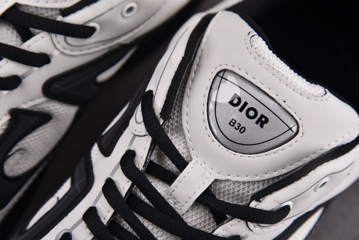 D10R B30 SNEAKER