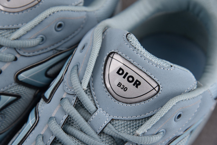 D10R B30 SNEAKER