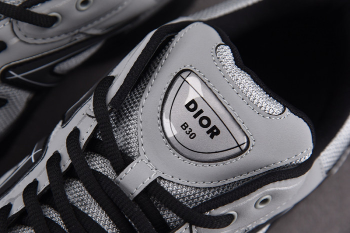 D10R B30 SNEAKER