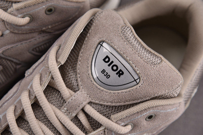 D10R B30 SNEAKER