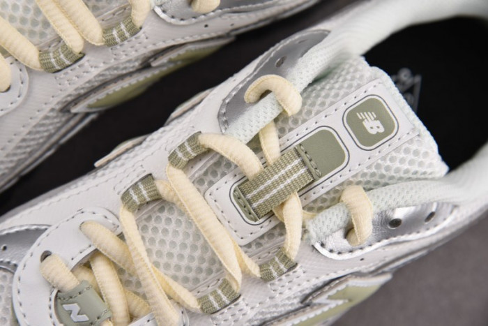 N3w Balance 204L Silver Metallic Sage Green U204LSWB