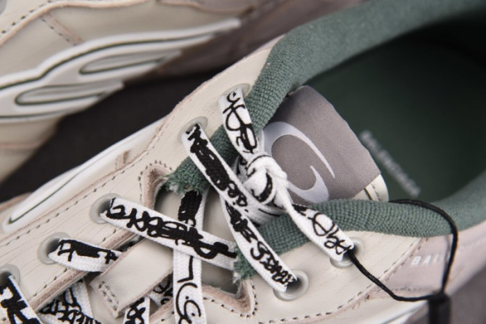 BLCG Hamptons Worn-out Sneaker 841765 WCURS 9930