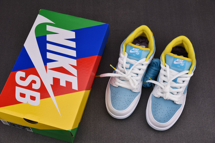 How the FTC x Nike SB Dunk Low DH7687-400