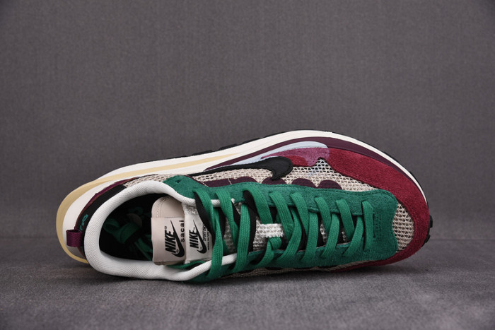 Nike Vaporwaffle sacai Villain Red Neptune Green DD3035-200
