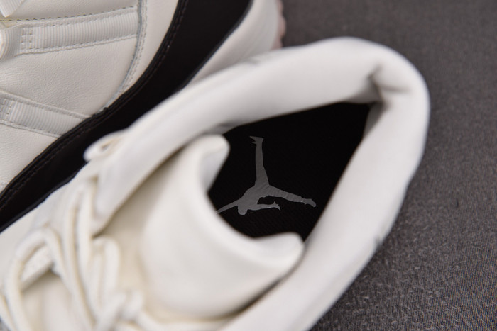 Air Jordan 11 WMNS "Neapolitan" AR0715-101