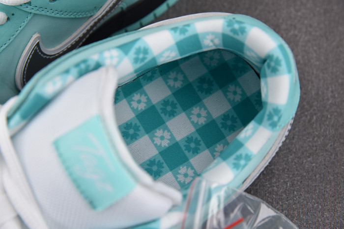 nike T*f*ny sb dunk low lobster bv1310-402