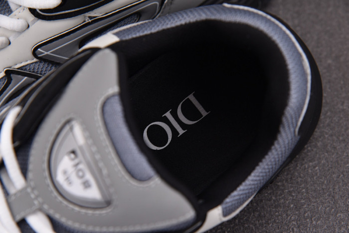 D10R B30 SNEAKER