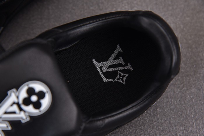 Lou1su1tt Footprint Soccer Black White