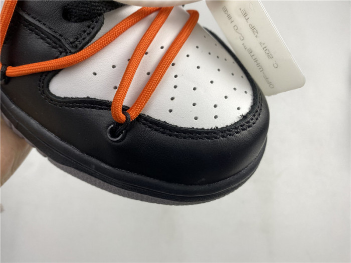 OFW x Nike Dunk Low CT0856 -001