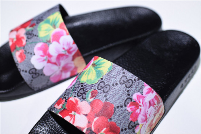 Gu66 SLIPPERS