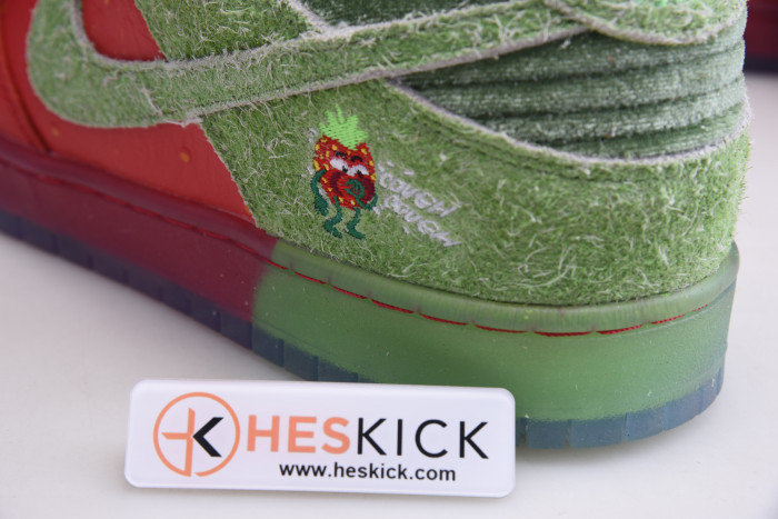 Nike SB Dunk low"strawberry cough" CW7093-601