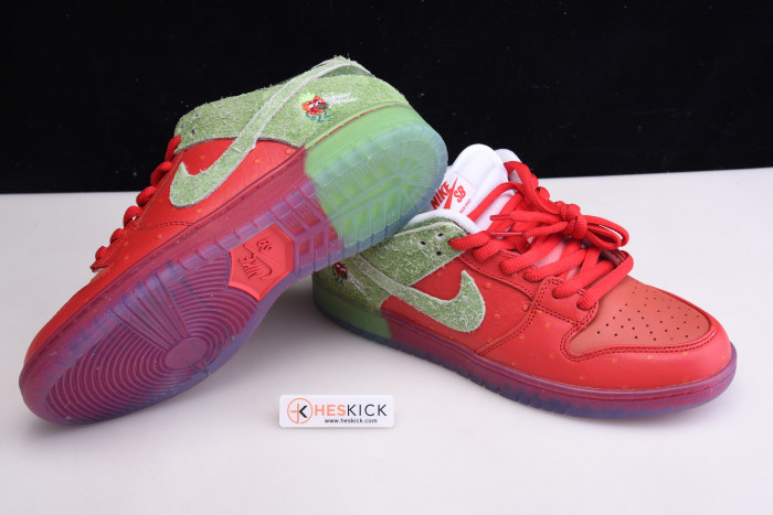 Nike SB Dunk low"strawberry cough" CW7093-601