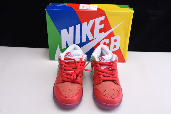 Nike SB Dunk low"strawberry cough" CW7093-601