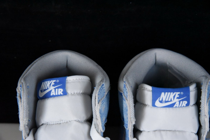 Air Jordan 1 Retro High OG Hyper Royal 555088-402