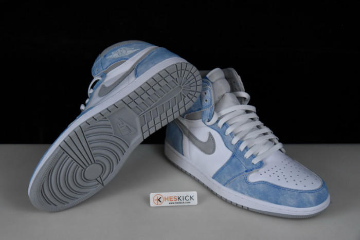 Air Jordan 1 Retro High OG Hyper Royal 555088-402