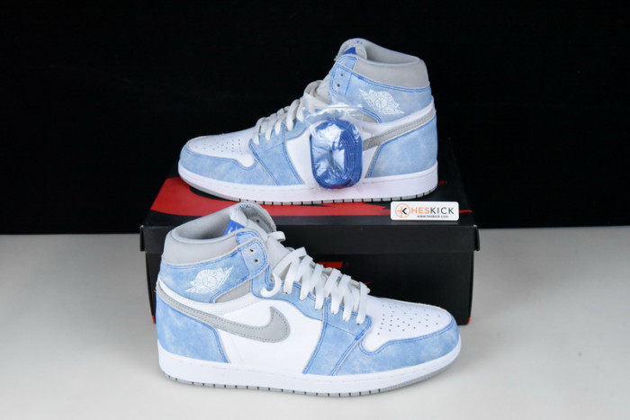 Air Jordan 1 Retro High OG Hyper Royal 555088-402