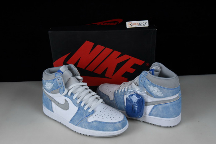 Air Jordan 1 Retro High OG Hyper Royal 555088-402