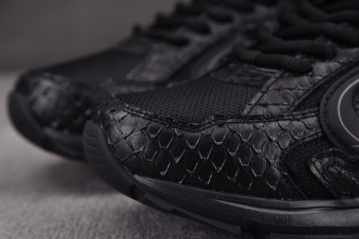 D10R B30 SNEAKER