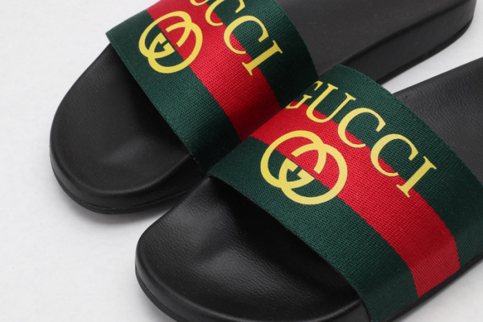 Gu66 SLIPPERS