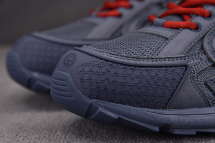 D10R B30 SNEAKER