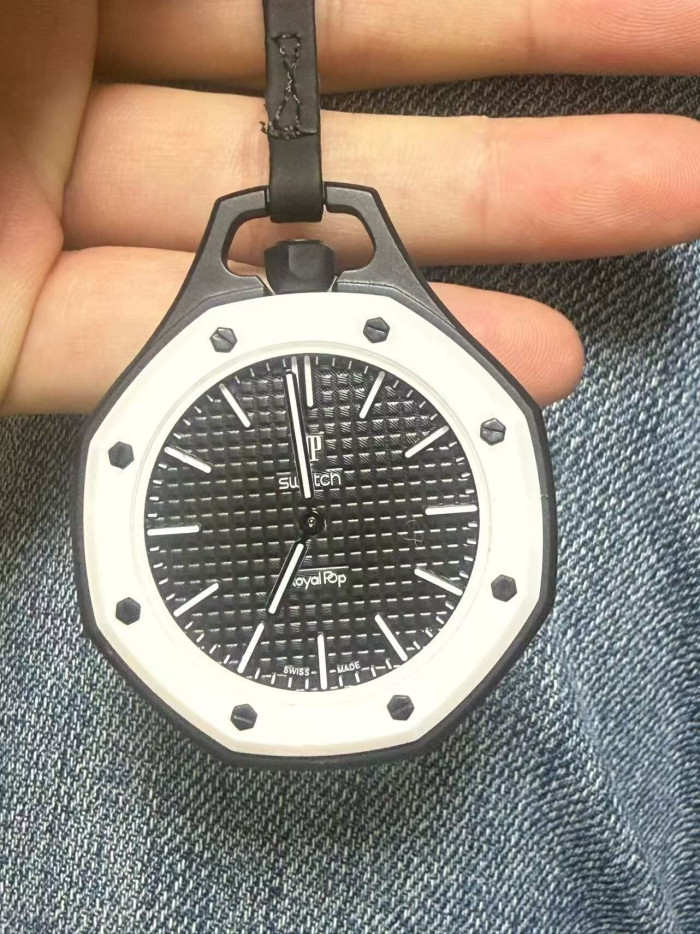 Swatch x Audemars P1g*et Royal Pop