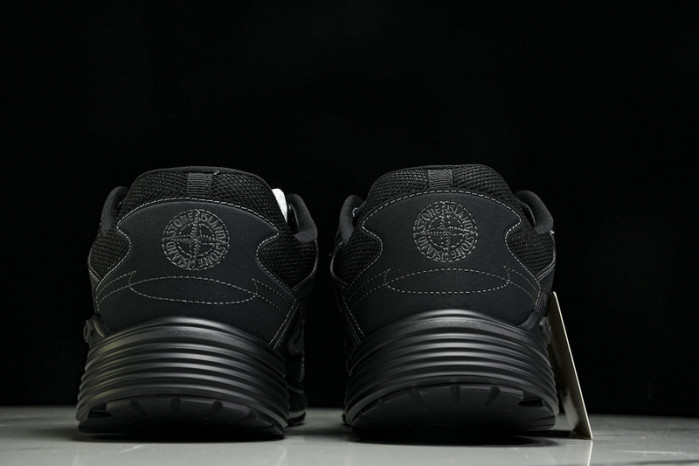 D10R B30 SNEAKER