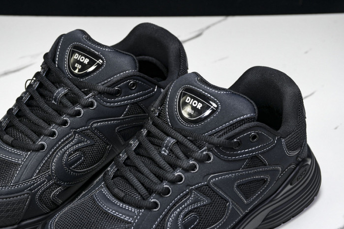 D10R B30 SNEAKER