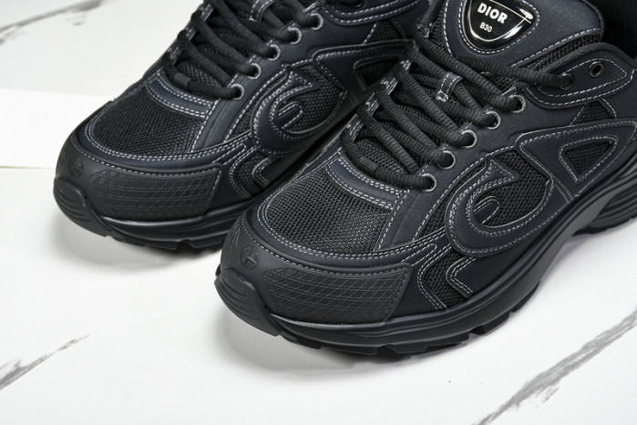 D10R B30 SNEAKER