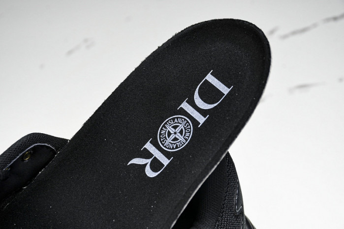 D10R B30 SNEAKER