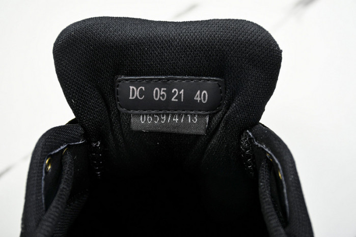 D10R B30 SNEAKER