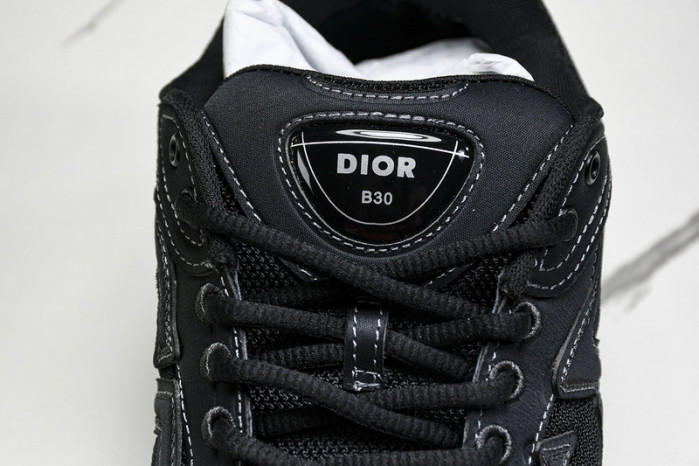 D10R B30 SNEAKER