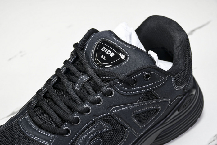 D10R B30 SNEAKER