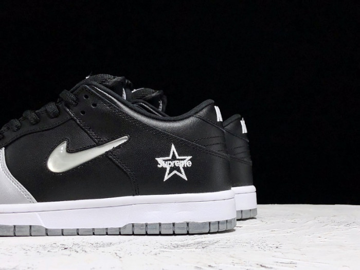 S*p*e x nike sb dunk low silver black ck3480-001