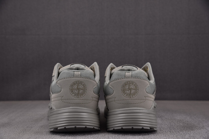 D10R B30 SNEAKER