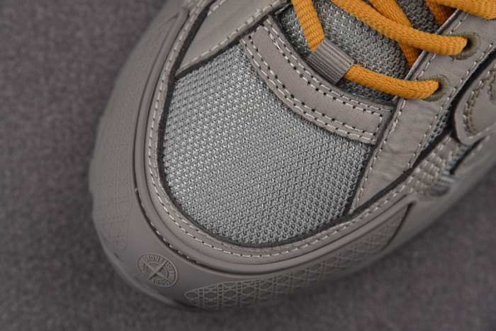 D10R B30 SNEAKER